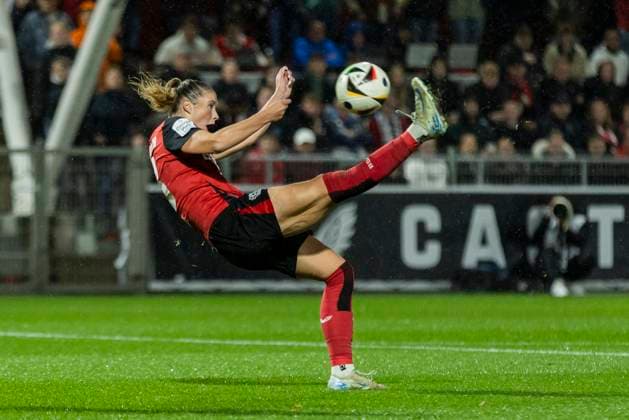 Sport Themen der Woche KW39 Sport Bilder des Tages RECORD DATE NOT STATED GOOGLE PIXEL Frauen-Bundesliga: Bayer 04 Leverkusen - TSG 1899 Hoffenheim, 27.09.2024 Karolina Lea Vilhjalmsdottir (Bayer 04 Leverkusen, 18). GOOGLE PIXEL Frauen-Bundesliga, Bayer 04 Leverkusen - TSG 1899 Hoffenheim, 4. Spieltag, am 27.09.2024, Ulrich-Haberland-Stadion, Leverkusen DFL regulations prohibit any use of photographs as image sequences and or quasi-video *** GOOGLE PIXEL Frauen Bundesliga Bayer 04 Leverkusen TSG 1899 Hoffenheim, 27 09 2024 Karolina Lea Vilhjalmsdottir Bayer 04 Leverkusen, 18 GOOGLE PIXEL Frauen Bundesliga, Bayer 04 Leverkusen TSG 1899 Hoffenheim, 4 Spieltag, am 27 09 2024, Ulrich Haberland Stadion, Leverkusen DFL regulations prohibit any use of photographs as image sequences and or quasi video Copyright: xBEAUTIFULxSPORTS Meuselx