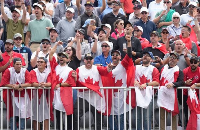 September 27, 2024, Montreal, Pq, Canada: Canadian fans cheer as second round foursome matches begin at the Presidents Cup golf tournament at Royal Montreal Golf Club in Montreal, Friday, Sept. 27, 2024. Canada News - September 27, 2024  - ZUMAc35_ 20240927_zaf_c35_065 Copyright: xNathanxDenettex