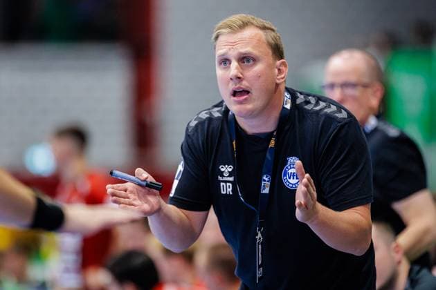 David Roehrig (VfL Luebeck-Schwartau, Trainer) gestikuliert GER, GWD Minden vs. VfL Luebeck-Schwartau, Handball, 2. Bundesliga, 4. Spieltag, Spielzeit 2024 2025, 27.09.2024 GER, GWD Minden vs. VfL Luebeck-Schwartau, Handball, 2. Bundesliga, 4. Spieltag, Spielzeit 2024 2025, 27.09.2024 Luebbecke