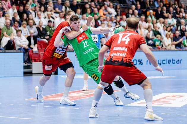 v.l. Leon Ciudad Benitez (VfL Luebeck-Schwartau, 20), Philipp Vorlicek (GWD Minden, 22), Paul Skorupa (VfL Luebeck-Schwartau, 14) GER, GWD Minden vs. VfL Luebeck-Schwartau, Handball, 2. Bundesliga, 4. Spieltag, Spielzeit 2024 2025, 27.09.2024 GER, GWD Minden vs. VfL Luebeck-Schwartau, Handball, 2. Bundesliga, 4. Spieltag, Spielzeit 2024 2025, 27.09.2024 Luebbecke