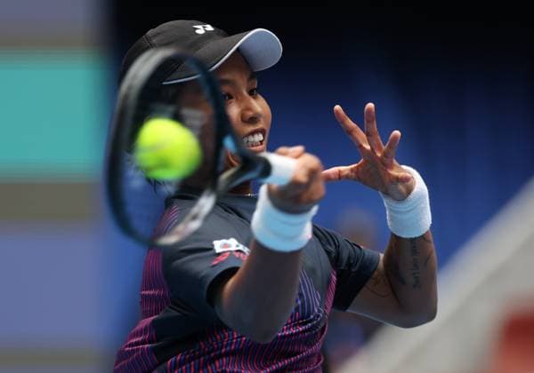 (240928) -- BEIJING, Sept. 28, 2024 -- Mananchaya Sawangkaew of Thailand returns a shot during the women s singles second round match between Aryna Sabalenka of Belarus and Mananchaya Sawangkaew of Thailand at 2024 China Open tennis tournament in Beijing, capital of China, Sept. 28, 2024. ) (SP)CHINA-BEIJING-TENNIS-CHINA OPEN-WOMEN S SINGLES-SECOND ROUND (CN) ZhangxChenlin 