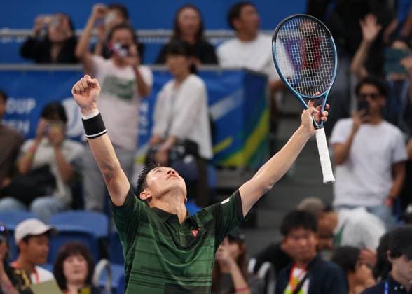 Kei Nishikori jubelt nach dem Sieg, Jubel, Freude, Emotion, Kinoshita Group Japan Open Tennis Championships, Tokyo, Japan Copyright: xJuergenxHasenkopfx