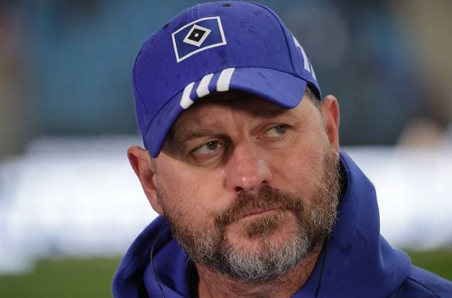 Chetrainer Steffen Baumgart (HSV) Fussball, Herren, Saison 2024 2025, 2.BL, Volksparkstadion, Hamburger SV gegen SC Paderborn DFL REGULATIONS PROHIBIT ANY USE OF PHOTOGRAPHS AS IMAGE SEQUENCES AND OR QUASI-VIDEO.