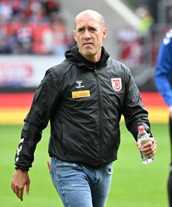 28.09.2024 - Fussball - Saison 2024 2025 - 2. Fussball - Bundesliga - 07. Spieltag: SSV Jahn Regensburg - 1. FC Kaiserslautern Lautern FCK ( Rote Teulfel ) - Sportfoto Zink - xwoxzix - DFL regulations prohibit any use of photographs as image sequences and or quasi-video - only for editorial use - Joe Joseph Enochs ( Trainer SSV Jahn Regensburg )