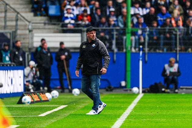 Lukas Kwasniok (SC Paderborn, Trainer) GER, Hamburger SV vs. SC Paderborn 07, Fussball, 2. Bundesliga, Spieltag 7, Saison 2024 2025, 28.09.2024 DFL REGULATIONS PROHIBIT ANY USE OF PHOTOGRAPHS AS IMAGE SEQUENCES AND OR QUASI-VIDEO GER, Hamburger SV vs. SC Paderborn 07, Fussball, 2. Bundesliga, Spieltag 7, Saison 2024 2025, 28.09.2024 Hamburg