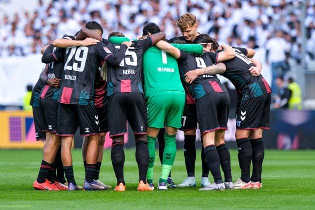 Die Spieler von Magdeburg im Spielerkreis vor dem Spiel, GER, SV Darmstadt 98 vs. 1. FC Magdeburg, Fussball, 2. Bundesliga, 7. Spieltag, Saison 2024 2025, 28.09.2024. DFL REGULATIONS PROHIBIT ANY USE OF PHOTOGRAPHS as IMAGE SEQUENCES and or QUASI-VIDEO. GER, SV Darmstadt 98 vs. 1. FC Magdeburg, Fussball, 2. Bundesliga, 7. Spieltag, Saison 2024 2025, 28.09.2024. Darmsatdt