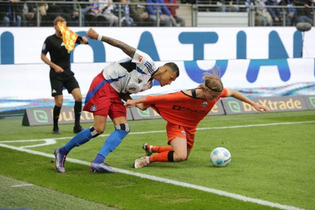 GER,Hamburg, Fussball, DFB, Hamburger SV vs SC Paderborn, im Hamburger Volksparkstadion , 28.09.2024, v.l. DFL regulations prohibit any use of photographs as image sequences and or quasi-video.