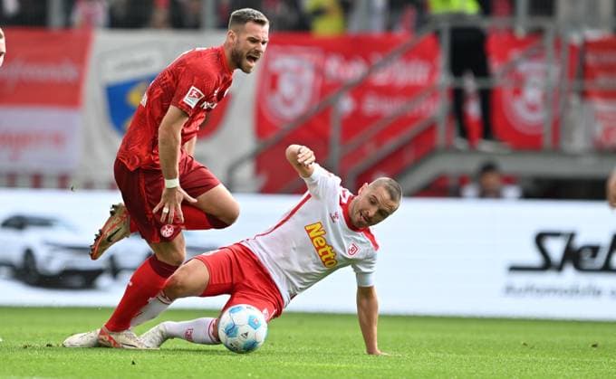 28.09.2024 - Fussball - Saison 2024 2025 - 2. Fussball - Bundesliga - 07. Spieltag: SSV Jahn Regensburg - 1. FC Kaiserslautern Lautern FCK ( Rote Teulfel ) - Sportfoto Zink - xwoxzix - DFL regulations prohibit any use of photographs as image sequences and or quasi-video - only for editorial use - Boris Tomiak (2, 1. FC Kaiserslautern FCK ) Andreas Geipl (8, SSV Jahn Regensburg )
