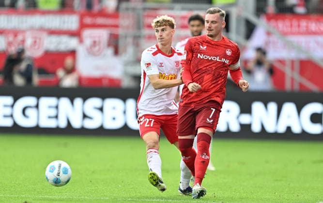 28.09.2024 - Fussball - Saison 2024 2025 - 2. Fussball - Bundesliga - 07. Spieltag: SSV Jahn Regensburg - 1. FC Kaiserslautern Lautern FCK ( Rote Teulfel ) - Sportfoto Zink - xwoxzix - DFL regulations prohibit any use of photographs as image sequences and or quasi-video - only for editorial use - Dominik Kother (27, SSV Jahn Regensburg ) Marlon Ritter (7, 1. FC Kaiserslautern FCK )