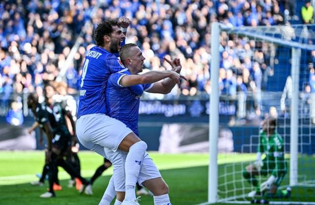 28.09.2024, xfux, Fussball 2.Bundesliga, SV Darmstadt 98 - 1.FC Magdeburg, v.l. Fraser Hornby (SV Darmstadt 98), Torschuetze Torschütze Isac Lidberg (SV Darmstadt 98) Torjubel, Jubel, Goal celebration, celebrate the goal zum 1:0 jubelnd bejubelt jubelt jubeln Jubel (DFL DFB REGULATIONS PROHIBIT ANY USE OF PHOTOGRAPHS as IMAGE SEQUENCES and or QUASI-VIDEO. Eine Lizenzierung des Lichtbildwerkes an und oder durch den SV Darmstadt 1898 e.V. sowie Tochterunternehmen ist nicht gestattet. No release of or sale to SV Darmstadt 1898 e.V.)) Darmstadt