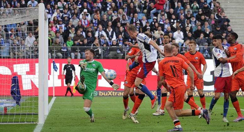 Fussball, Herren, Saison 2024 2025, 2.BL, Volksparkstadion, Hamburger SV gegen SC Paderborn DFL REGULATIONS PROHIBIT ANY USE OF PHOTOGRAPHS AS IMAGE SEQUENCES AND OR QUASI-VIDEO.