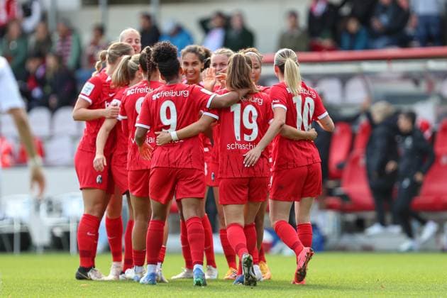 waehrend des Spiels der 1. Frauen Bundesliga zwischen 1.FC Köln und SC Freiburg, Franz-Kremer-Stadion am 28. September 2024 in Köln, Deutschland. (Foto von Oliver Kaelke DeFodi Images) +++ during the Woman Bundesliga match between 1.FC Köln and SC Freiburg at Franz-Kremer-Stadion on September 28, 2024 in Köln, Germany. (Photo by Oliver Kaelke DeFodi Images) DFL regulations prohibit any use of photographs as image sequences and or quasi-video. Defodi-003_678_2024_09_28_OK_KOESCF_1111_1