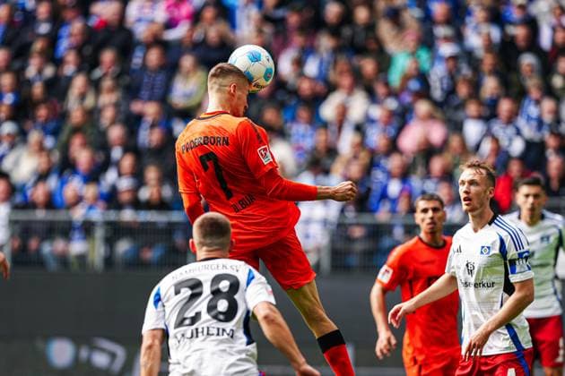 Torschuss Torchance per Kopfball Filip Bilbija (SC Paderborn, 07) GER, Hamburger SV vs. SC Paderborn 07, Fussball, 2. Bundesliga, Spieltag 7, Saison 2024 2025, 28.09.2024 DFL REGULATIONS PROHIBIT ANY USE OF PHOTOGRAPHS AS IMAGE SEQUENCES AND OR QUASI-VIDEO GER, Hamburger SV vs. SC Paderborn 07, Fussball, 2. Bundesliga, Spieltag 7, Saison 2024 2025, 28.09.2024 Hamburg