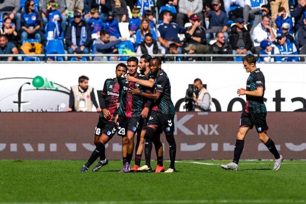 Livan Burcu (1. FC Magdeburg, 29) und Team bejubeln das Tor zum 1:1, GER, SV Darmstadt 98 vs. 1. FC Magdeburg, Fussball, 2. Bundesliga, 7. Spieltag, Saison 2024 2025, 28.09.2024. DFL REGULATIONS PROHIBIT ANY USE OF PHOTOGRAPHS as IMAGE SEQUENCES and or QUASI-VIDEO. GER, SV Darmstadt 98 vs. 1. FC Magdeburg, Fussball, 2. Bundesliga, 7. Spieltag, Saison 2024 2025, 28.09.2024. Darmsatdt