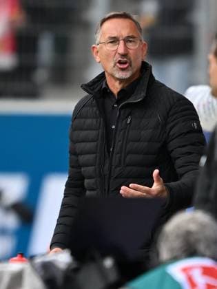 28.09.2024 - Fussball - Saison 2024 2025 - 2. Fussball - Bundesliga - 07. Spieltag: SSV Jahn Regensburg - 1. FC Kaiserslautern Lautern FCK ( Rote Teulfel ) - Sportfoto Zink - xwoxzix - DFL regulations prohibit any use of photographs as image sequences and or quasi-video - only for editorial use - Achim Beierlorzer ( Sportdirektor SSV Jahn Regensburg )