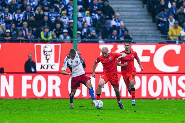 Miro Muheim (Hamburger SV, 28), Sven Michel (SC Paderborn, 11) GER, Hamburger SV vs. SC Paderborn 07, Fussball, 2. Bundesliga, Spieltag 7, Saison 2024 2025, 28.09.2024 DFL REGULATIONS PROHIBIT ANY USE OF PHOTOGRAPHS AS IMAGE SEQUENCES AND OR QUASI-VIDEO GER, Hamburger SV vs. SC Paderborn 07, Fussball, 2. Bundesliga, Spieltag 7, Saison 2024 2025, 28.09.2024 Hamburg