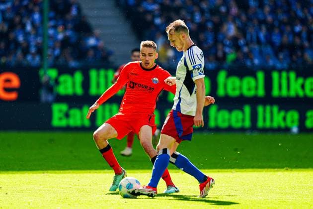 Filip Bilbija (SC Paderborn, 07), Sebastian Schonlau (Hamburger SV, 04) GER, Hamburger SV vs. SC Paderborn 07, Fussball, 2. Bundesliga, Spieltag 7, Saison 2024 2025, 28.09.2024 DFL REGULATIONS PROHIBIT ANY USE OF PHOTOGRAPHS AS IMAGE SEQUENCES AND OR QUASI-VIDEO GER, Hamburger SV vs. SC Paderborn 07, Fussball, 2. Bundesliga, Spieltag 7, Saison 2024 2025, 28.09.2024 Hamburg