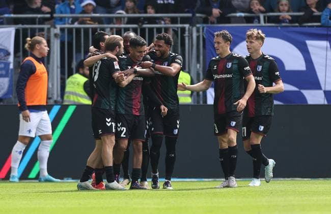 28.09.2024, xdcx, Fussball 2. Bundesliga, SV Darmstadt 98 - 1. FC Magdeburg, emonline, emspor, despor, v.l., Torjubel zum 1:2 durch Connor Krempicki (1. FC Magdeburg), Goal celebration, celebrate the goal DFL DFB REGULATIONS PROHIBIT ANY USE OF PHOTOGRAPHS AS IMAGE SEQUENCES AND OR QUASI-VIDEO.