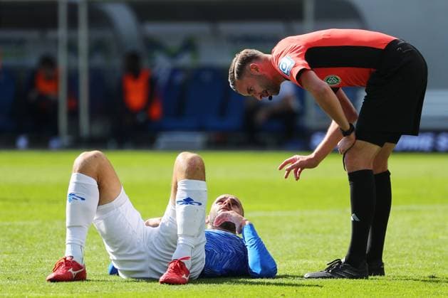 28.09.2024, xtvx, Fussball 2.Bundesliga, SV Darmstadt 98 - 1.FC Magdeburg emspor, v.l. Aleksandar Vukotic (SV Darmstadt 98) Schiedsrichter Michael Bacher (DFL DFB REGULATIONS PROHIBIT ANY USE OF PHOTOGRAPHS as IMAGE SEQUENCES and or QUASI-VIDEO) Darmstadt