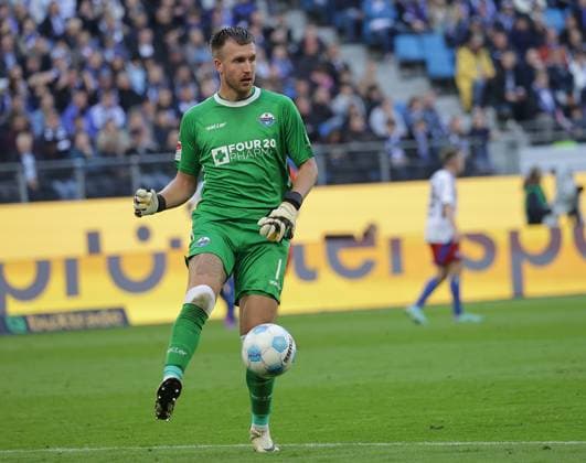 Pelle Boevink (SC Paderborn 07) Fussball, Herren, Saison 2024 2025, 2.BL, Volksparkstadion, Hamburger SV gegen SC Paderborn DFL REGULATIONS PROHIBIT ANY USE OF PHOTOGRAPHS AS IMAGE SEQUENCES AND OR QUASI-VIDEO.