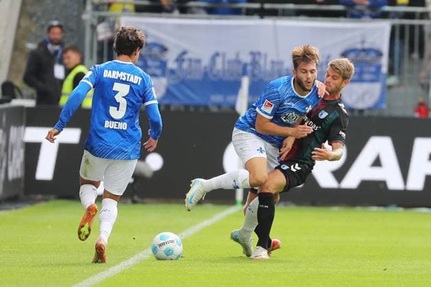 28.09.2024, xtvx, Fussball 2.Bundesliga, SV Darmstadt 98 - 1.FC Magdeburg emspor, v.l. Zweikampf, Duell, duel, tackle, compete Andreas Mueller (SV Darmstadt 98) Tarek Chahed (1. FC Magdeburg) (DFL DFB REGULATIONS PROHIBIT ANY USE OF PHOTOGRAPHS as IMAGE SEQUENCES and or QUASI-VIDEO) Darmstadt
