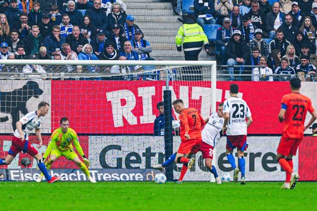 Tor zum 0:1 Filip Bilbija (SC Paderborn, 07) GER, Hamburger SV vs. SC Paderborn 07, Fussball, 2. Bundesliga, Spieltag 7, Saison 2024 2025, 28.09.2024 DFL REGULATIONS PROHIBIT ANY USE OF PHOTOGRAPHS AS IMAGE SEQUENCES AND OR QUASI-VIDEO GER, Hamburger SV vs. SC Paderborn 07, Fussball, 2. Bundesliga, Spieltag 7, Saison 2024 2025, 28.09.2024 Hamburg