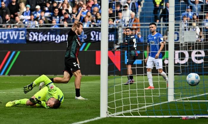 28.09.2024, xfux, Fussball 2.Bundesliga, SV Darmstadt 98 - 1.FC Magdeburg, v.l. Marcel Schuhen (SV Darmstadt 98), Torschuetze Torschütze Connor Krempicki (1.FC Magdeburg) Goal scored, Tor zum 1:2 (DFL DFB REGULATIONS PROHIBIT ANY USE OF PHOTOGRAPHS as IMAGE SEQUENCES and or QUASI-VIDEO. Eine Lizenzierung des Lichtbildwerkes an und oder durch den SV Darmstadt 1898 e.V. sowie Tochterunternehmen ist nicht gestattet. No release of or sale to SV Darmstadt 1898 e.V.)) Darmstadt