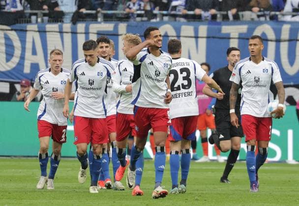 Torjubel 1-1 Robert Glatzel (HSV) Fussball, Herren, Saison 2024 2025, 2.BL, Volksparkstadion, Hamburger SV gegen SC Paderborn DFL REGULATIONS PROHIBIT ANY USE OF PHOTOGRAPHS AS IMAGE SEQUENCES AND OR QUASI-VIDEO.