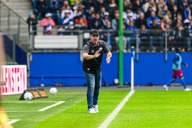 Lukas Kwasniok (SC Paderborn, Trainer) GER, Hamburger SV vs. SC Paderborn 07, Fussball, 2. Bundesliga, Spieltag 7, Saison 2024 2025, 28.09.2024 DFL REGULATIONS PROHIBIT ANY USE OF PHOTOGRAPHS AS IMAGE SEQUENCES AND OR QUASI-VIDEO GER, Hamburger SV vs. SC Paderborn 07, Fussball, 2. Bundesliga, Spieltag 7, Saison 2024 2025, 28.09.2024 Hamburg