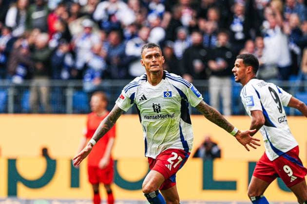Torjubel nach Tor zum 2:2 per Kopfball Davie Selke (Hamburger SV, 27) GER, Hamburger SV vs. SC Paderborn 07, Fussball, 2. Bundesliga, Spieltag 7, Saison 2024 2025, 28.09.2024 DFL REGULATIONS PROHIBIT ANY USE OF PHOTOGRAPHS AS IMAGE SEQUENCES AND OR QUASI-VIDEO GER, Hamburger SV vs. SC Paderborn 07, Fussball, 2. Bundesliga, Spieltag 7, Saison 2024 2025, 28.09.2024 Hamburg