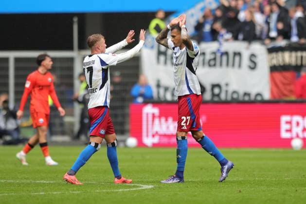 GER,Hamburg, Fussball, DFB, Hamburger SV vs SC Paderborn, im Hamburger Volksparkstadion , 28.09.2024, v.l. Davie Selke (Hamburger SV) macht das 2:2 fuer den Hamburger SV DFL regulations prohibit any use of photographs as image sequences and or quasi-video.