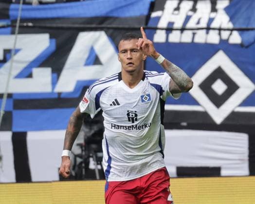 jubel 2-2 durch Davie Selke (HSV) Fussball, Herren, Saison 2024 2025, 2.BL, Volksparkstadion, Hamburger SV gegen SC Paderborn DFL REGULATIONS PROHIBIT ANY USE OF PHOTOGRAPHS AS IMAGE SEQUENCES AND OR QUASI-VIDEO.
