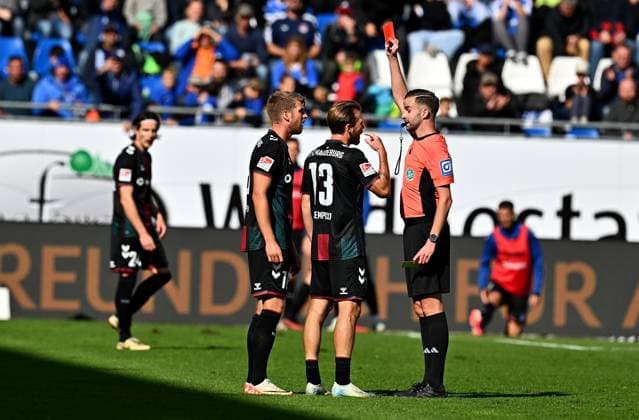 28.09.2024, xfux, Fussball 2.Bundesliga, SV Darmstadt 98 - 1.FC Magdeburg, v.l. Marcus Mathisen (1.FC Magdeburg) bekommt von Referee Schiedsrichter Michael Bacher die Gelbe-Rote Karte, receive a yellow red card, Platzverweis, Foul gezeigt, Connor Krempicki (1.FC Magdeburg) (DFL DFB REGULATIONS PROHIBIT ANY USE OF PHOTOGRAPHS as IMAGE SEQUENCES and or QUASI-VIDEO. Eine Lizenzierung des Lichtbildwerkes an und oder durch den SV Darmstadt 1898 e.V. sowie Tochterunternehmen ist nicht gestattet. No release of or sale to SV Darmstadt 1898 e.V.)) Darmstadt