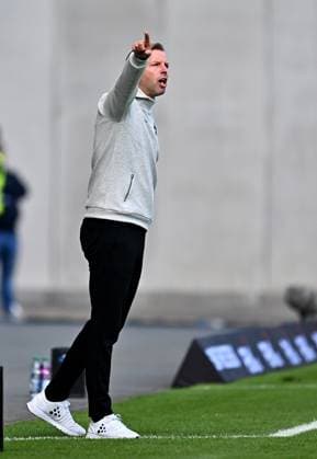 28.09.2024, xfux, Fussball 2.Bundesliga, SV Darmstadt 98 - 1.FC Magdeburg, v.l. Trainer Florian Kohfeldt (SV Darmstadt 98) gibt Anweisungen, gestikuliert, mit den Armen gestikulieren gives instructions, gesticulate, gesticolando. (DFL DFB REGULATIONS PROHIBIT ANY USE OF PHOTOGRAPHS as IMAGE SEQUENCES and or QUASI-VIDEO. Eine Lizenzierung des Lichtbildwerkes an und oder durch den SV Darmstadt 1898 e.V. sowie Tochterunternehmen ist nicht gestattet. No release of or sale to SV Darmstadt 1898 e.V.)) Darmstadt