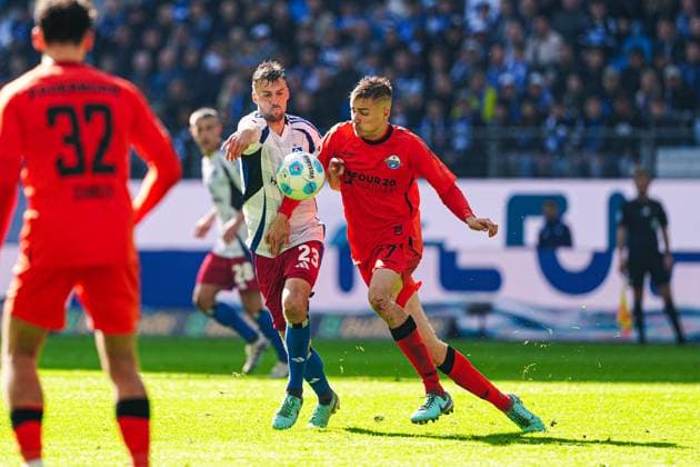 Jonas Meffert (Hamburger SV, 23), Filip Bilbija (SC Paderborn, 07) GER, Hamburger SV vs. SC Paderborn 07, Fussball, 2. Bundesliga, Spieltag 7, Saison 2024 2025, 28.09.2024 DFL REGULATIONS PROHIBIT ANY USE OF PHOTOGRAPHS AS IMAGE SEQUENCES AND OR QUASI-VIDEO GER, Hamburger SV vs. SC Paderborn 07, Fussball, 2. Bundesliga, Spieltag 7, Saison 2024 2025, 28.09.2024 Hamburg