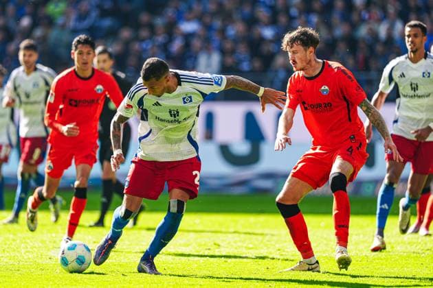 Davie Selke (Hamburger SV, 27), Calvin Brackelmann (SC Paderborn, 04) GER, Hamburger SV vs. SC Paderborn 07, Fussball, 2. Bundesliga, Spieltag 7, Saison 2024 2025, 28.09.2024 DFL REGULATIONS PROHIBIT ANY USE OF PHOTOGRAPHS AS IMAGE SEQUENCES AND OR QUASI-VIDEO GER, Hamburger SV vs. SC Paderborn 07, Fussball, 2. Bundesliga, Spieltag 7, Saison 2024 2025, 28.09.2024 Hamburg