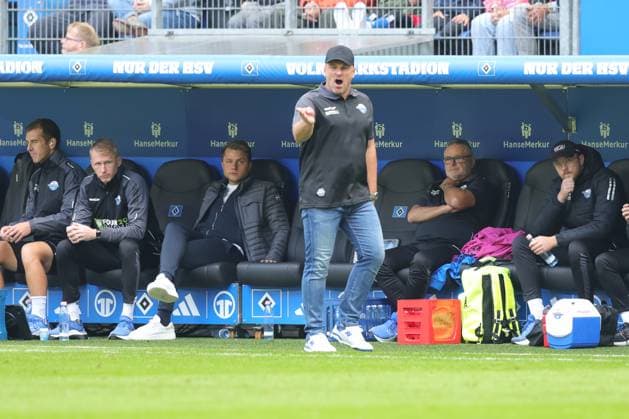 GER,Hamburg, Fussball, DFB, Hamburger SV vs SC Paderborn, im Hamburger Volksparkstadion , 28.09.2024, v.l. Trainer Lukas Kwasniok ( SC Paderborn ) DFL regulations prohibit any use of photographs as image sequences and or quasi-video.