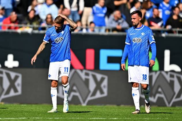 28.09.2024, xfux, Fussball 2.Bundesliga, SV Darmstadt 98 - 1.FC Magdeburg, v.l. Tobias Kempe (SV Darmstadt 98), Philipp Förster Foerster (SV Darmstadt 98) enttaeuscht, enttaeuscht schauend, dissapointed (DFL DFB REGULATIONS PROHIBIT ANY USE OF PHOTOGRAPHS as IMAGE SEQUENCES and or QUASI-VIDEO. Eine Lizenzierung des Lichtbildwerkes an und oder durch den SV Darmstadt 1898 e.V. sowie Tochterunternehmen ist nicht gestattet. No release of or sale to SV Darmstadt 1898 e.V.)) Darmstadt