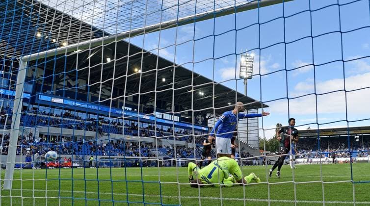 28.09.2024, xfux, Fussball 2.Bundesliga, SV Darmstadt 98 - 1.FC Magdeburg, v.l. Torschuetze Torschütze Connor Krempicki (1.FC Magdeburg) (nicht im Bild), Marcel Schuhen (SV Darmstadt 98) Goal scored, Tor zum 1:2 (DFL DFB REGULATIONS PROHIBIT ANY USE OF PHOTOGRAPHS as IMAGE SEQUENCES and or QUASI-VIDEO. Eine Lizenzierung des Lichtbildwerkes an und oder durch den SV Darmstadt 1898 e.V. sowie Tochterunternehmen ist nicht gestattet. No release of or sale to SV Darmstadt 1898 e.V.)) Darmstadt