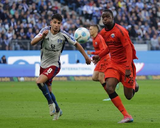 Daniel Elfadli (HSV), Ilyas Ansah (SC Paderborn 07) Fussball, Herren, Saison 2024 2025, 2.BL, Volksparkstadion, Hamburger SV gegen SC Paderborn, 2-2 DFL REGULATIONS PROHIBIT ANY USE OF PHOTOGRAPHS AS IMAGE SEQUENCES AND OR QUASI-VIDEO.