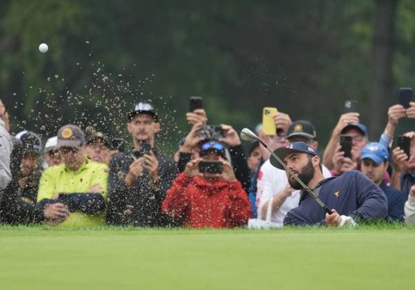 September 28, 2024, Montreal, Pq, Canada: United States team member Scottie Scheffler hits out of the bunker on the fifth hole during third round four-ball match at the Presidents Cup golf tournament at Royal Montreal Golf Club, in Montreal, Saturday, Sept. 28, 2024. Scottie Scheffler,  - ZUMAc35_ 20240928_zaf_c35_006 Copyright: xChristinnexMuschix