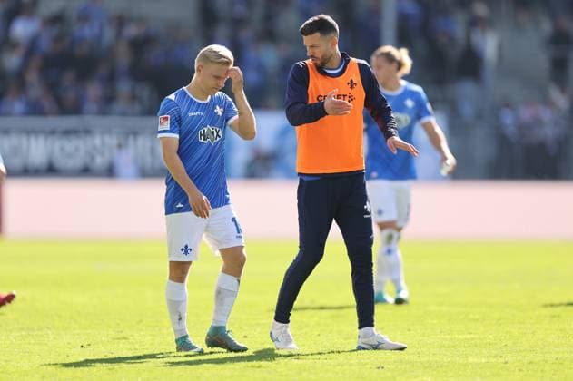 28.09.2024, xdcx, Fussball 2. Bundesliga, SV Darmstadt 98 - 1. FC Magdeburg, emonline, emspor, despor, v.l., Andreas Müller (SV Darmstadt 98), Klaus Gjasula (SV Darmstadt 98) enttaeuscht, enttaeuscht schauend, dissapointed, traurig, frustiert, frust, gefrustet DFL DFB REGULATIONS PROHIBIT ANY USE OF PHOTOGRAPHS AS IMAGE SEQUENCES AND OR QUASI-VIDEO.