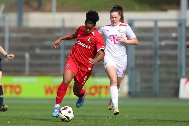 Shekiera Martinez (SC Freiburg) in Aktion, am Ball, Einzelaktion waehrend des Spiels der 1. Frauen Bundesliga zwischen 1.FC Köln und SC Freiburg, Franz-Kremer-Stadion am 28. September 2024 in Köln, Deutschland. (Foto von Oliver Kaelke DeFodi Images) +++ Shekiera Martinez (SC Freiburg) controls the ball during the Woman Bundesliga match between 1.FC Köln and SC Freiburg at Franz-Kremer-Stadion on September 28, 2024 in Köln, Germany. (Photo by Oliver Kaelke DeFodi Images) DFL regulations prohibit any use of photographs as image sequences and or quasi-video. Defodi-003_678_2024_09_28_OK_KOESCF_0167
