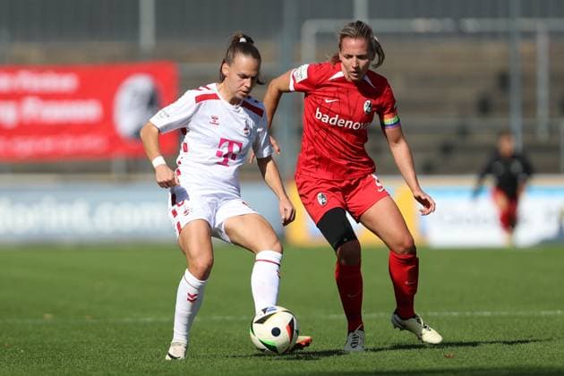 Dora Zeller (1. FC Koeln) und Lisa Karl (SC Freiburg) im Zweikampf waehrend des Spiels der 1. Frauen Bundesliga zwischen 1.FC Köln und SC Freiburg, Franz-Kremer-Stadion am 28. September 2024 in Köln, Deutschland. (Foto von Oliver Kaelke DeFodi Images) +++ Dora Zeller (1. FC Koeln) und Lisa Karl (SC Freiburg) battle for the ball during the Woman Bundesliga match between 1.FC Köln and SC Freiburg at Franz-Kremer-Stadion on September 28, 2024 in Köln, Germany. (Photo by Oliver Kaelke DeFodi Images) DFL regulations prohibit any use of photographs as image sequences and or quasi-video. Defodi-003_678_2024_09_28_OK_KOESCF_0626