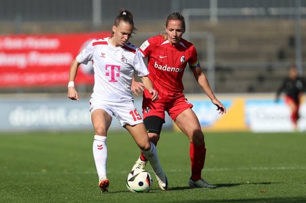 Dora Zeller (1. FC Koeln) und Lisa Karl (SC Freiburg) im Zweikampf waehrend des Spiels der 1. Frauen Bundesliga zwischen 1.FC Köln und SC Freiburg, Franz-Kremer-Stadion am 28. September 2024 in Köln, Deutschland. (Foto von Oliver Kaelke DeFodi Images) +++ Dora Zeller (1. FC Koeln) und Lisa Karl (SC Freiburg) battle for the ball during the Woman Bundesliga match between 1.FC Köln and SC Freiburg at Franz-Kremer-Stadion on September 28, 2024 in Köln, Germany. (Photo by Oliver Kaelke DeFodi Images) DFL regulations prohibit any use of photographs as image sequences and or quasi-video. Defodi-003_678_2024_09_28_OK_KOESCF_0624