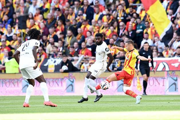 RC Lens v OGC Nice - Ligue 1 McDonald s 2024 2025 07 Jeremie BOGA (ogcn) - 29 Przemyslaw FRANKOWSKI (rcl) during the Ligue 1 McDonald s match between Lens and Nice at Stade Bollaert-Delelis on September 28, 2024 in Lens, France. Lens France  Copyright: xFEPx 776214362
