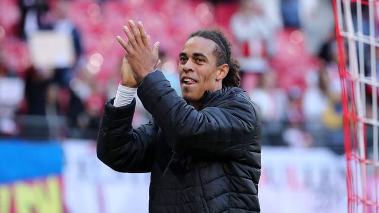 Yussuf Poulsen, Leipziger feiern Sieg vor den Fans Fußball Fussball DFL Bundesliga Herren 5.Spieltag Saison 2024 2025 28.09.2024 RasenBallsport RB Leipzig RBL vs. FC Augsburg FCA in der RedBull Arena DFL regulations prohibit any use of photographs as image sequences and or quasi-video.
