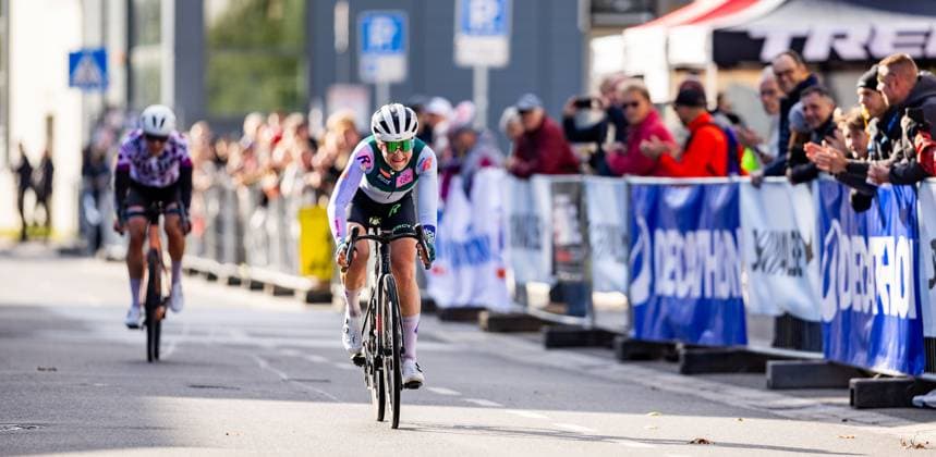 28.09.2024, GER, Rennrad, Bundesliga, Frauen Elite, Saison 2024, Finallauf Müller Die lila Logistik Rad-Bundesliga Ventker, Lydia (MAXX-Solar ROSE women racing) Im Bild zu sehen sind Impressionen des Rennradrennen, Sportler innen während des Wettkampfes 98574 Schmalkalden Gradierwerk Solewelt Moorgru Thüringen Deutschland