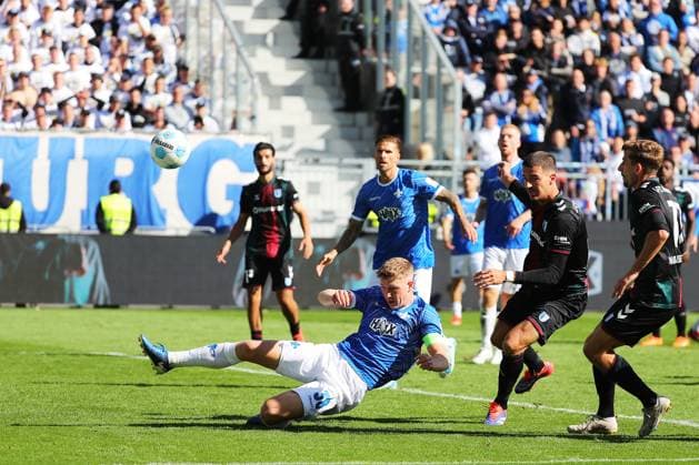 28.09.2024, xtvx, Fussball 2.Bundesliga, SV Darmstadt 98 - 1.FC Magdeburg emspor, v.l. Torschuss, has a shot on goal Clemens Riedel (SV Darmstadt 98) (DFL DFB REGULATIONS PROHIBIT ANY USE OF PHOTOGRAPHS as IMAGE SEQUENCES and or QUASI-VIDEO) Darmstadt