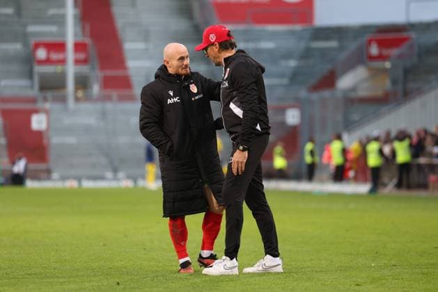 23 Maximilian Krauß (Energie Cottbus, l.) und Trainer Claus-Dieter Wollitz (Energie Cottbus, r.) Fussball 3. Liga 2024 2025 FC Energie Cottbus - 1. FC Saarbrücken